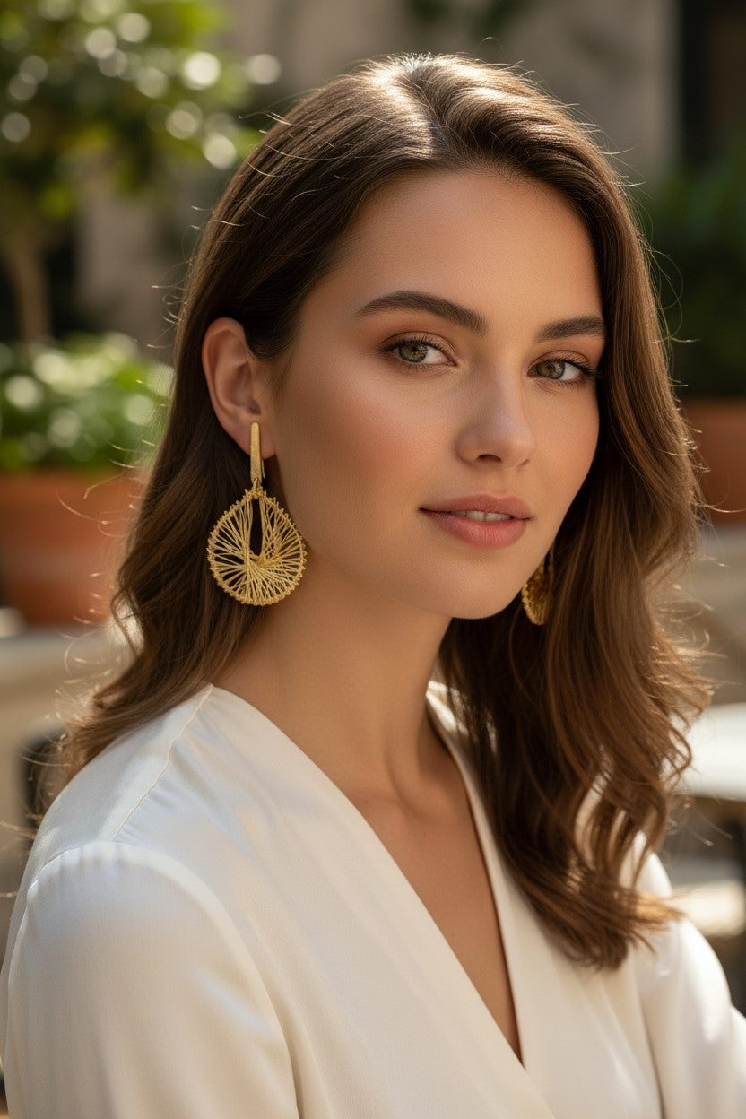 🌹 Golden Thread Teardrop Earrings