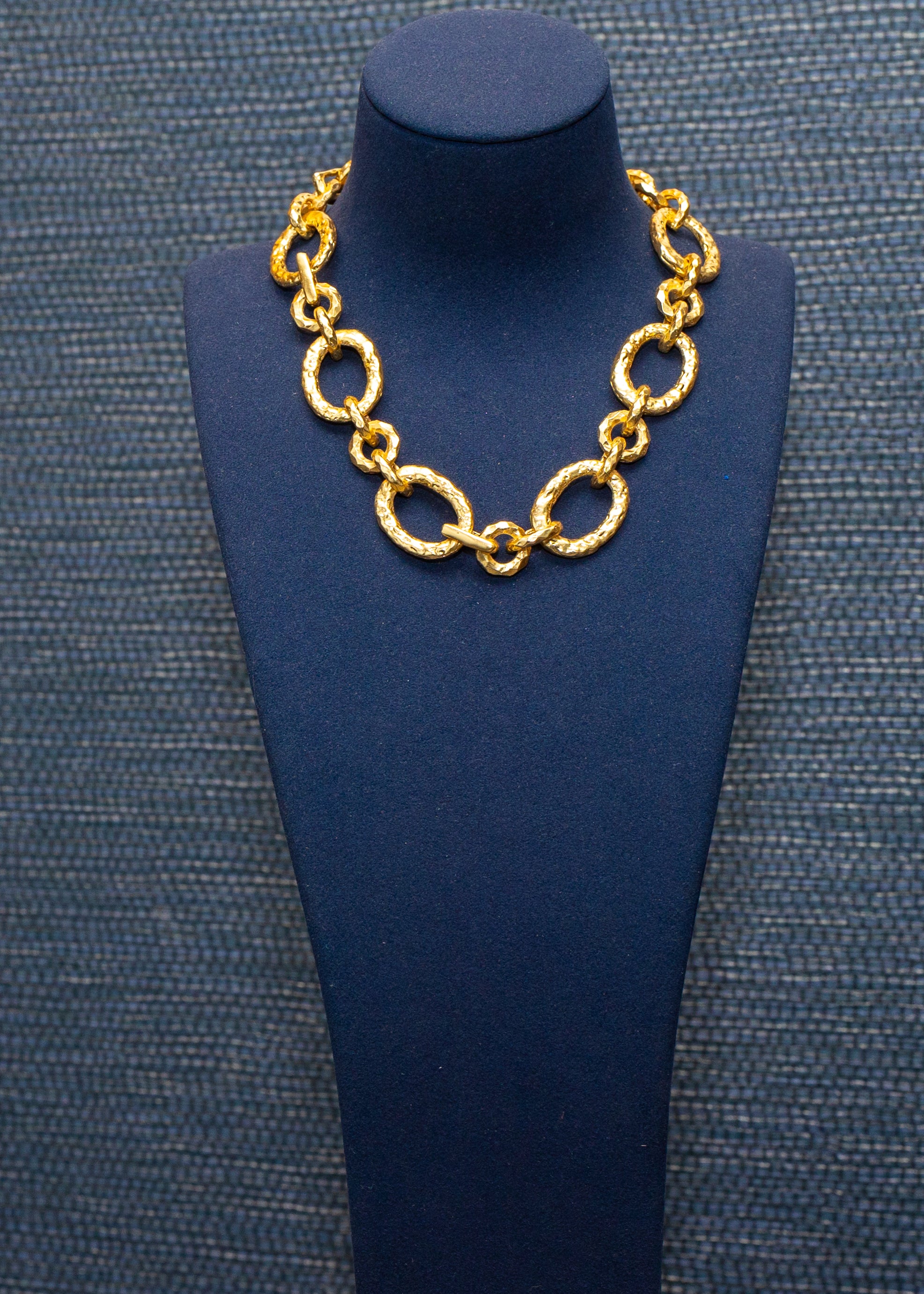 The Aurelia Textured Link Collar
