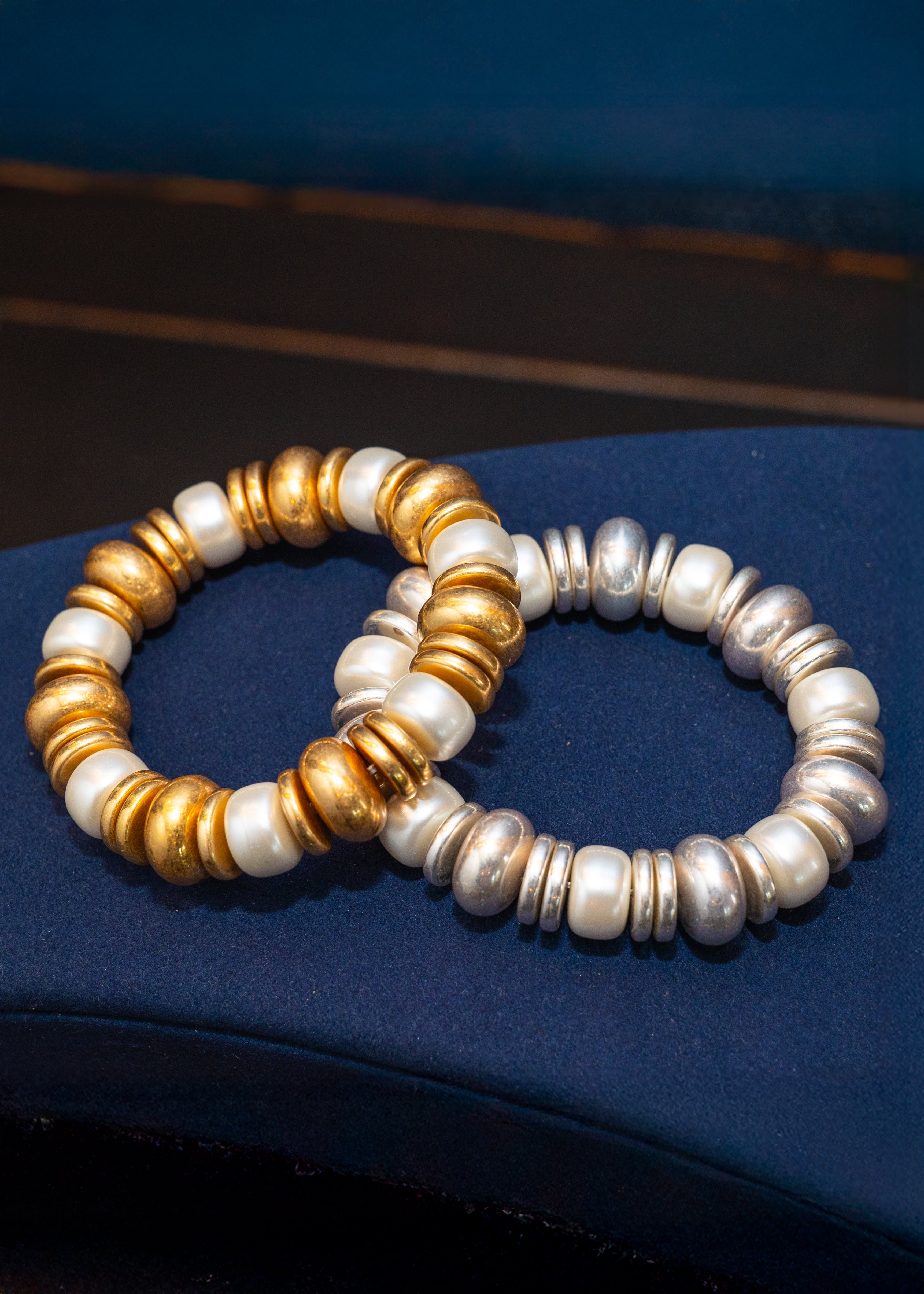 Custom Textured Pearl & Gold Stretch Bracelet