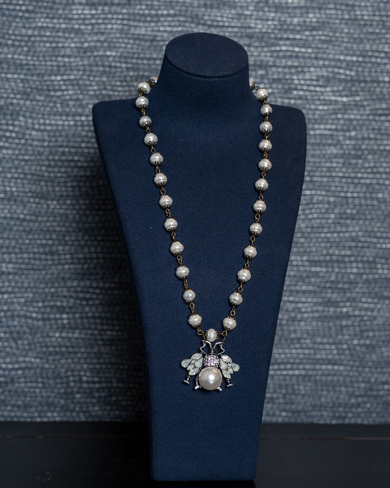 Garden Bee Pearl Necklace