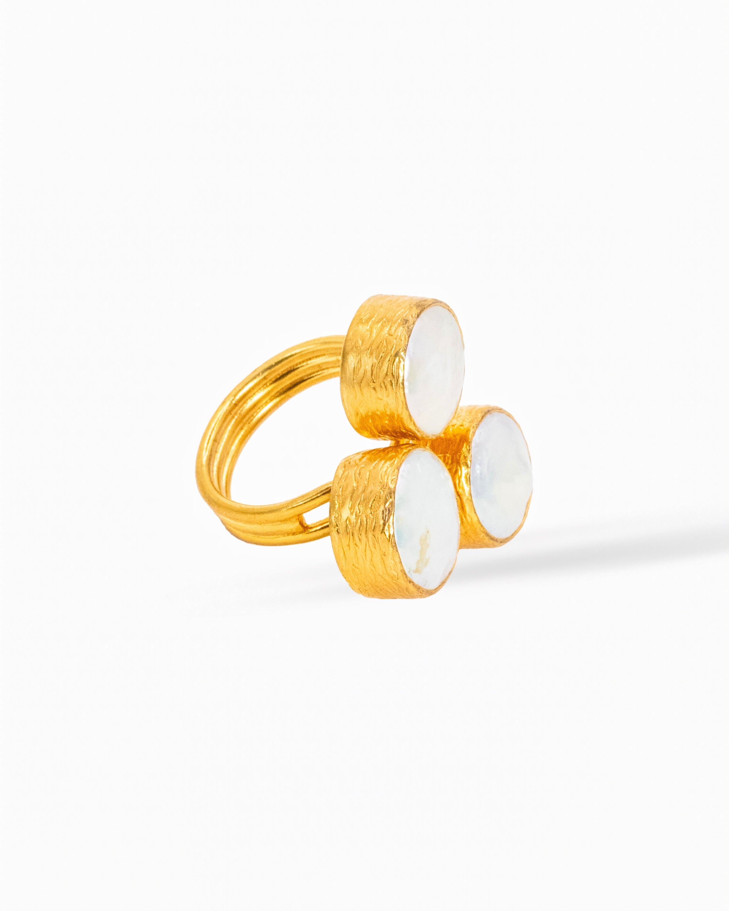 Lunar Glow Pearl Trio Ring – Gold Elegance