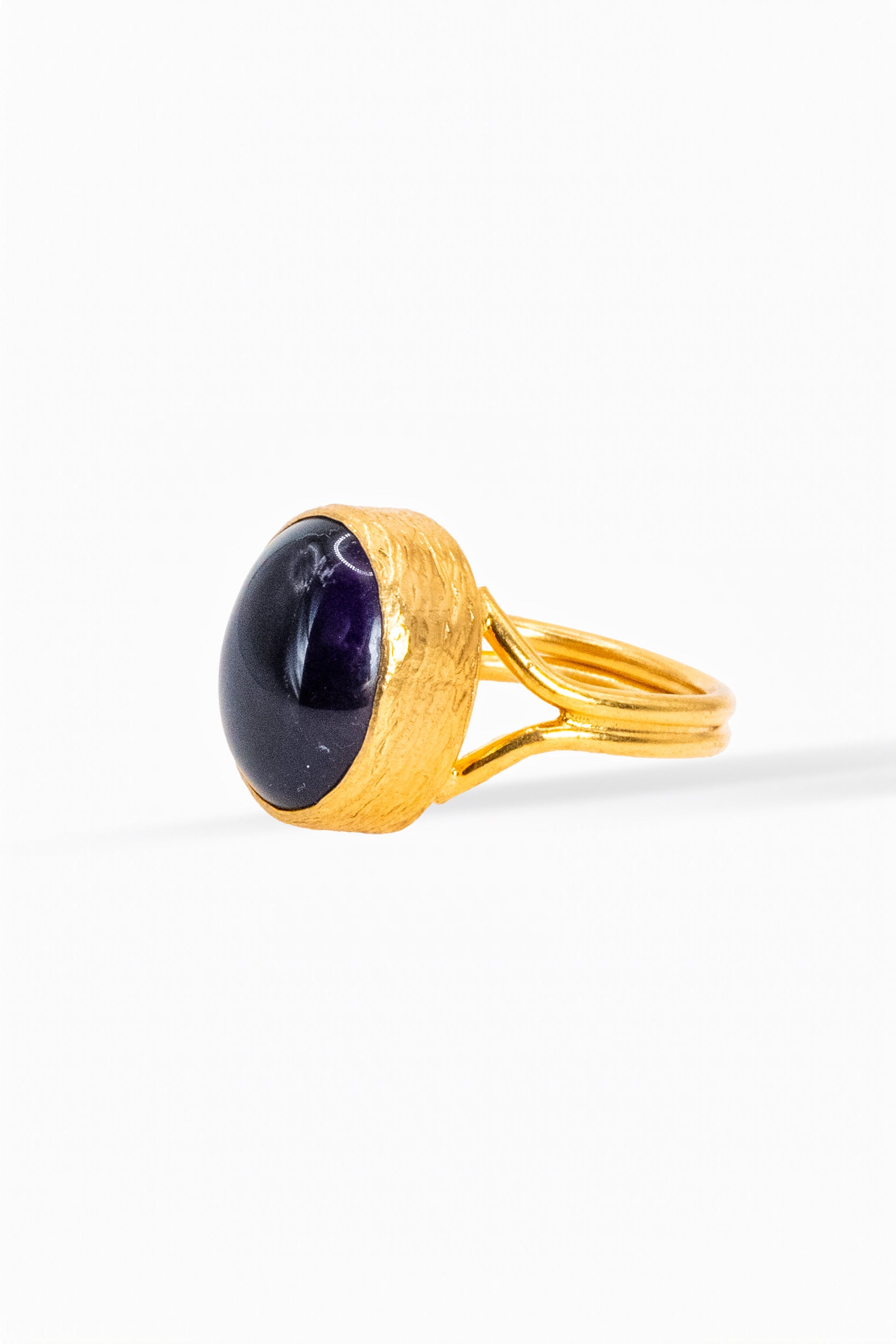 Violet Cabochon Ring – Gold Oval Setting