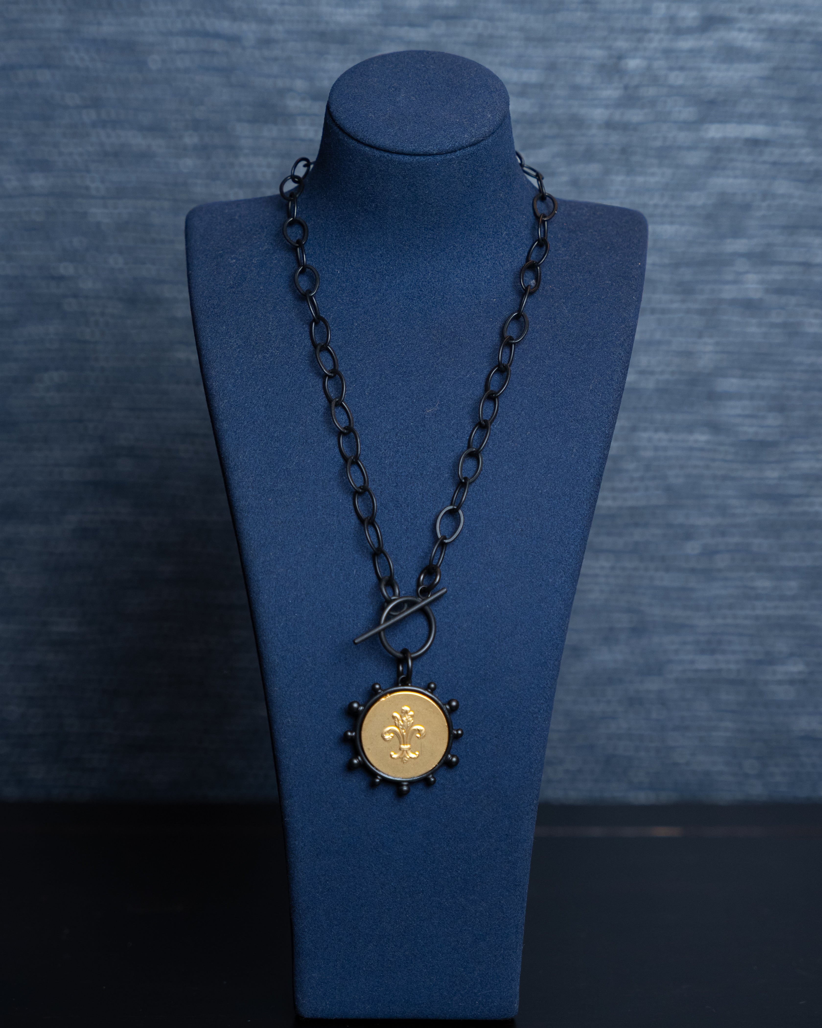 Gilded Noir Medallion Necklace