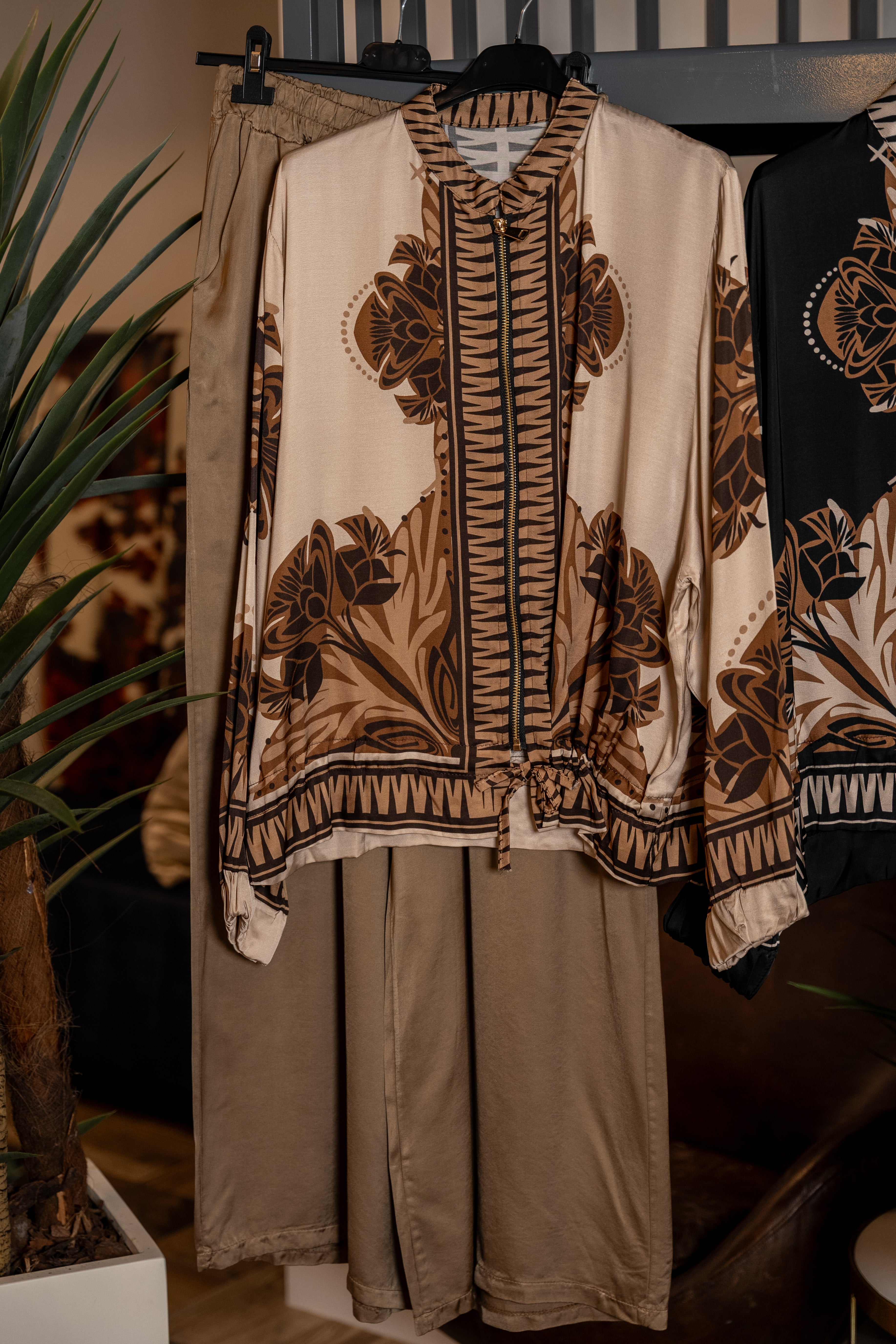 Printed Zip-Front Jacket & Wide-Leg Pant Set