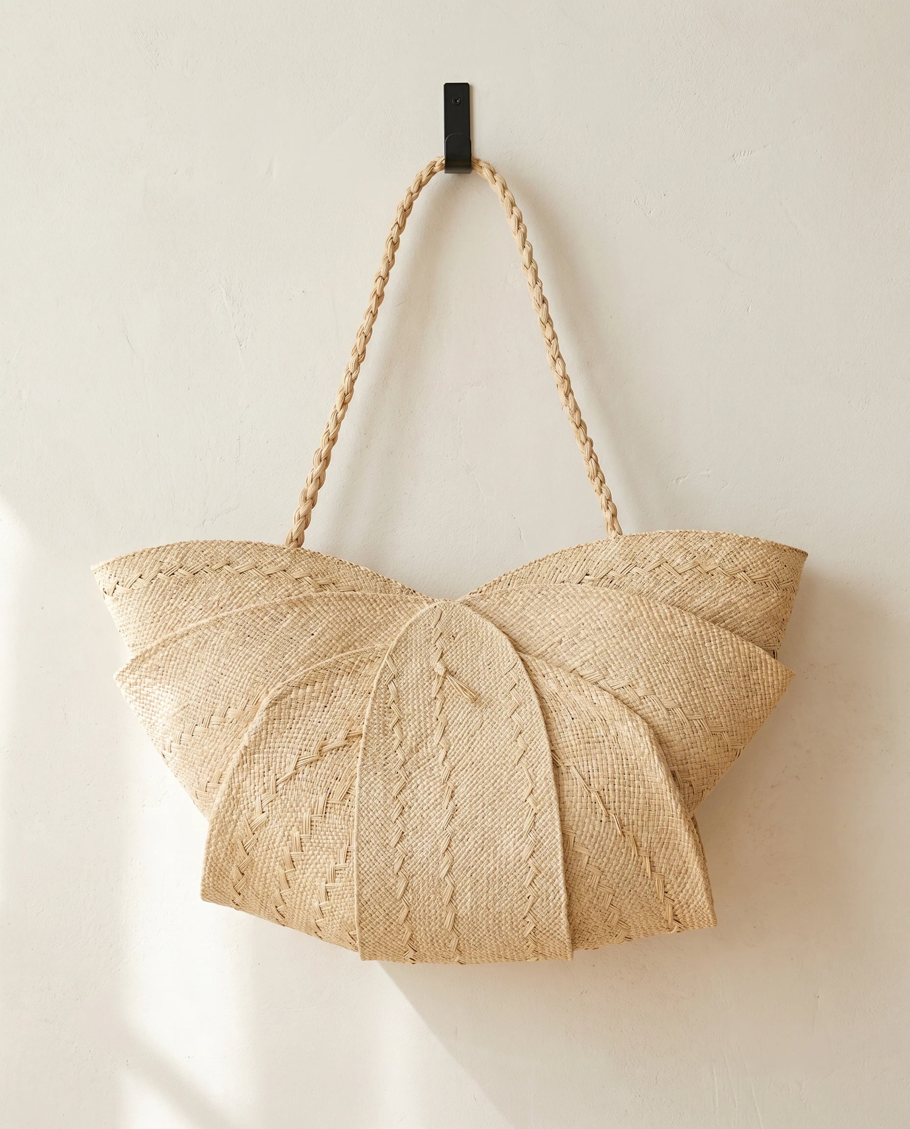 Palma Sculptural Raffia Tote