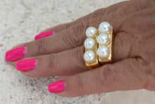 Load image into Gallery viewer, Gold Three Pearl Ring
