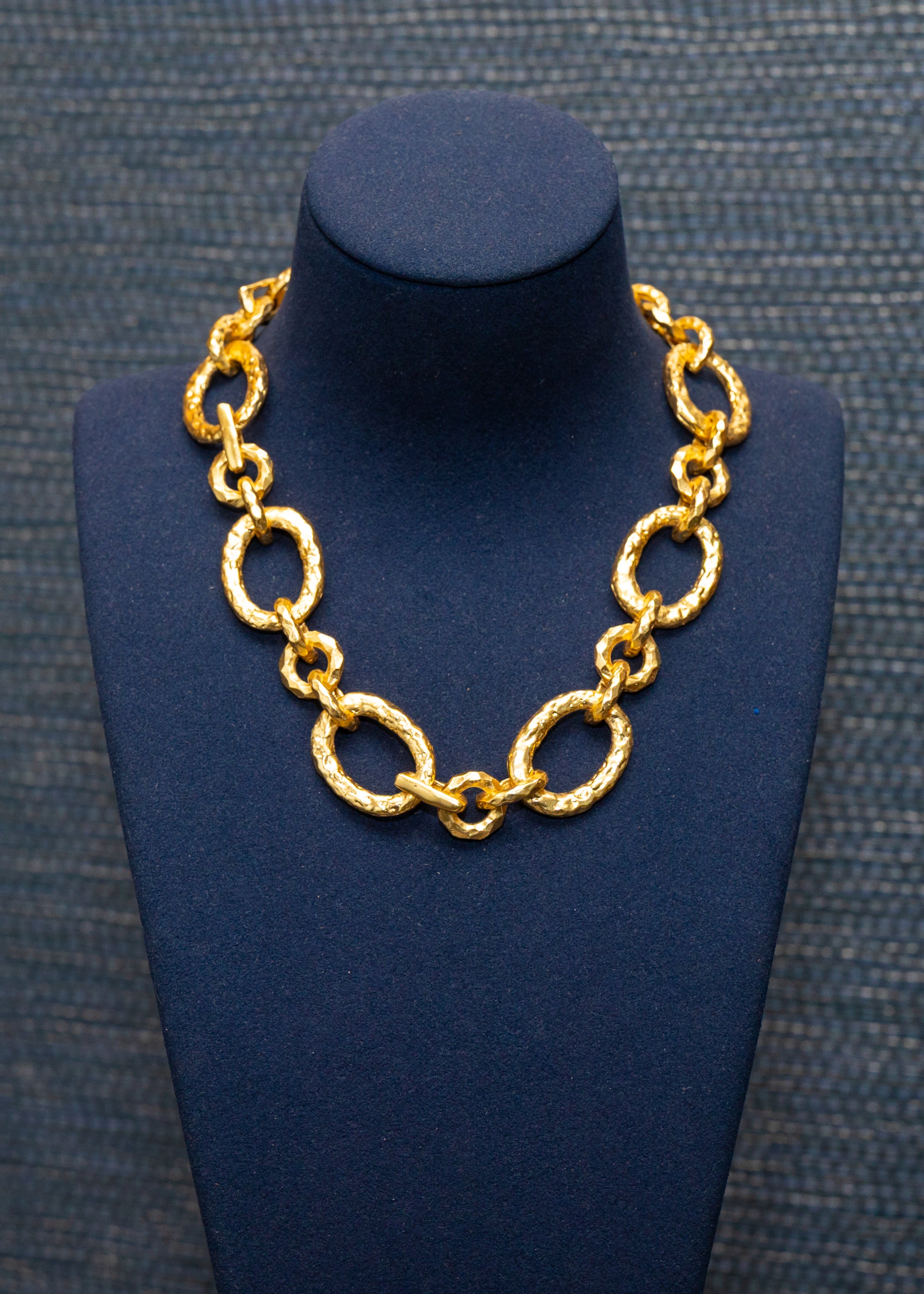 The Aurelia Textured Link Collar