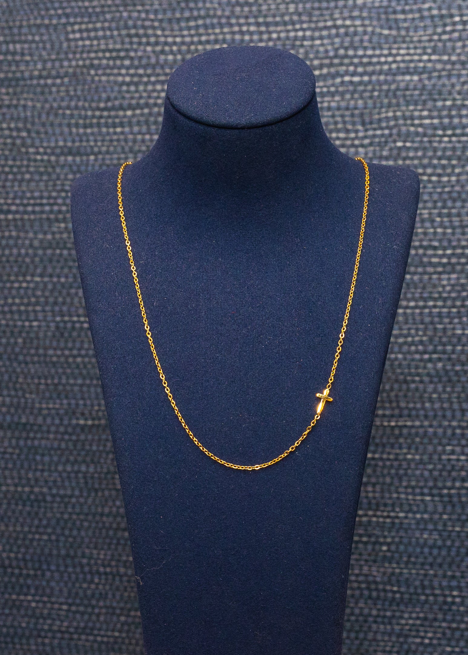 Delicate Side-Cross Chain Necklace