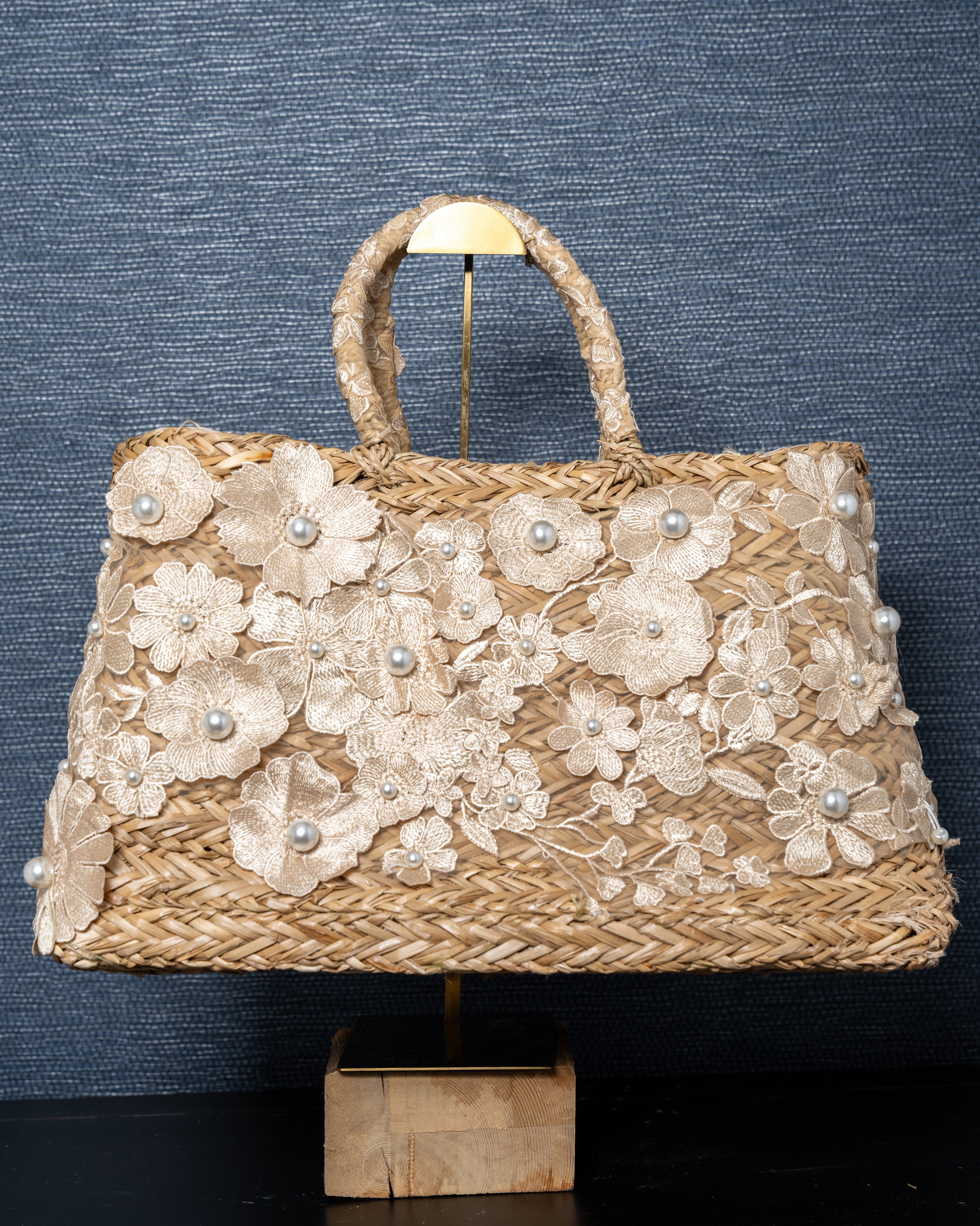 Pearl Blossom Straw Handbag
