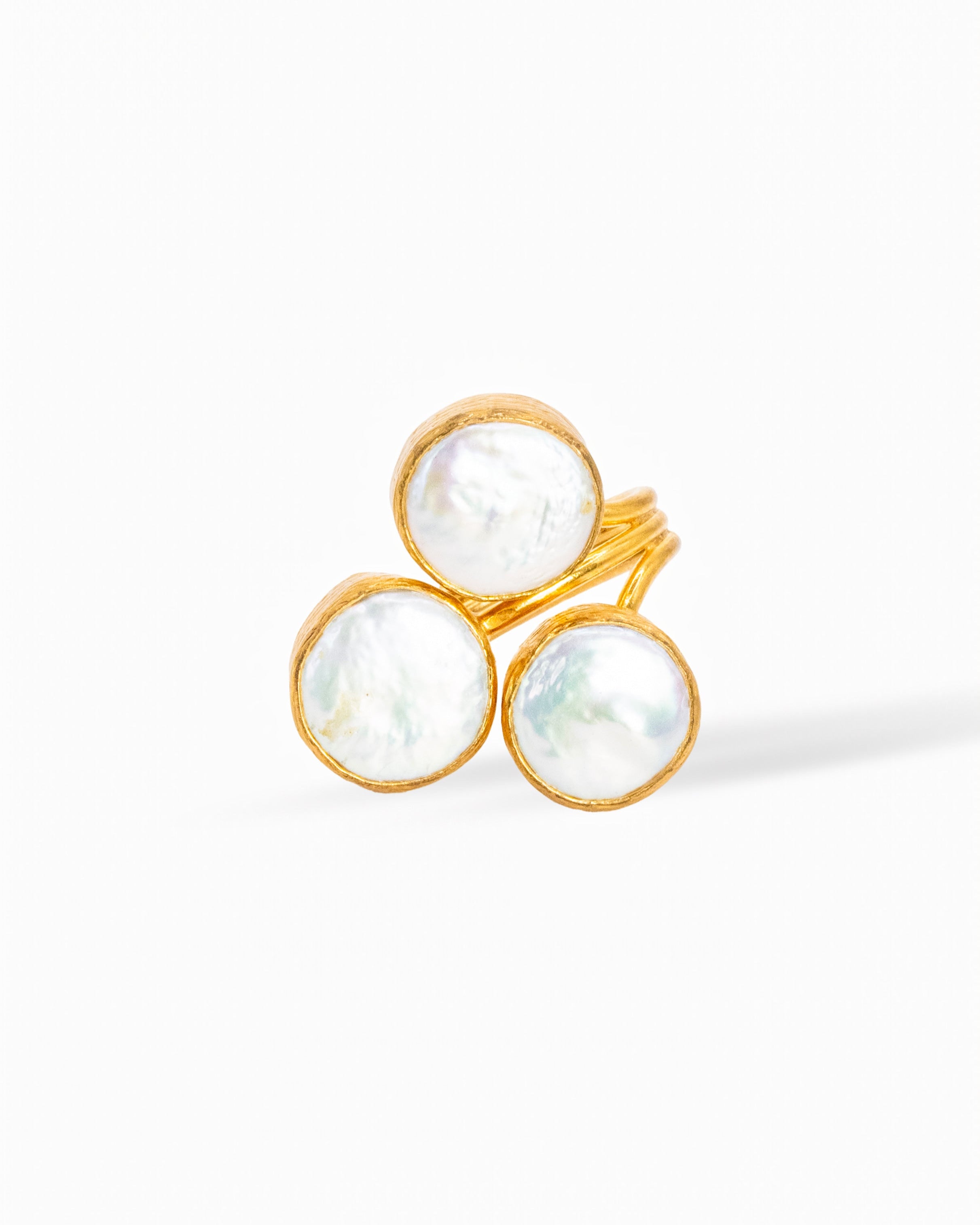 Lunar Glow Pearl Trio Ring – Gold Elegance