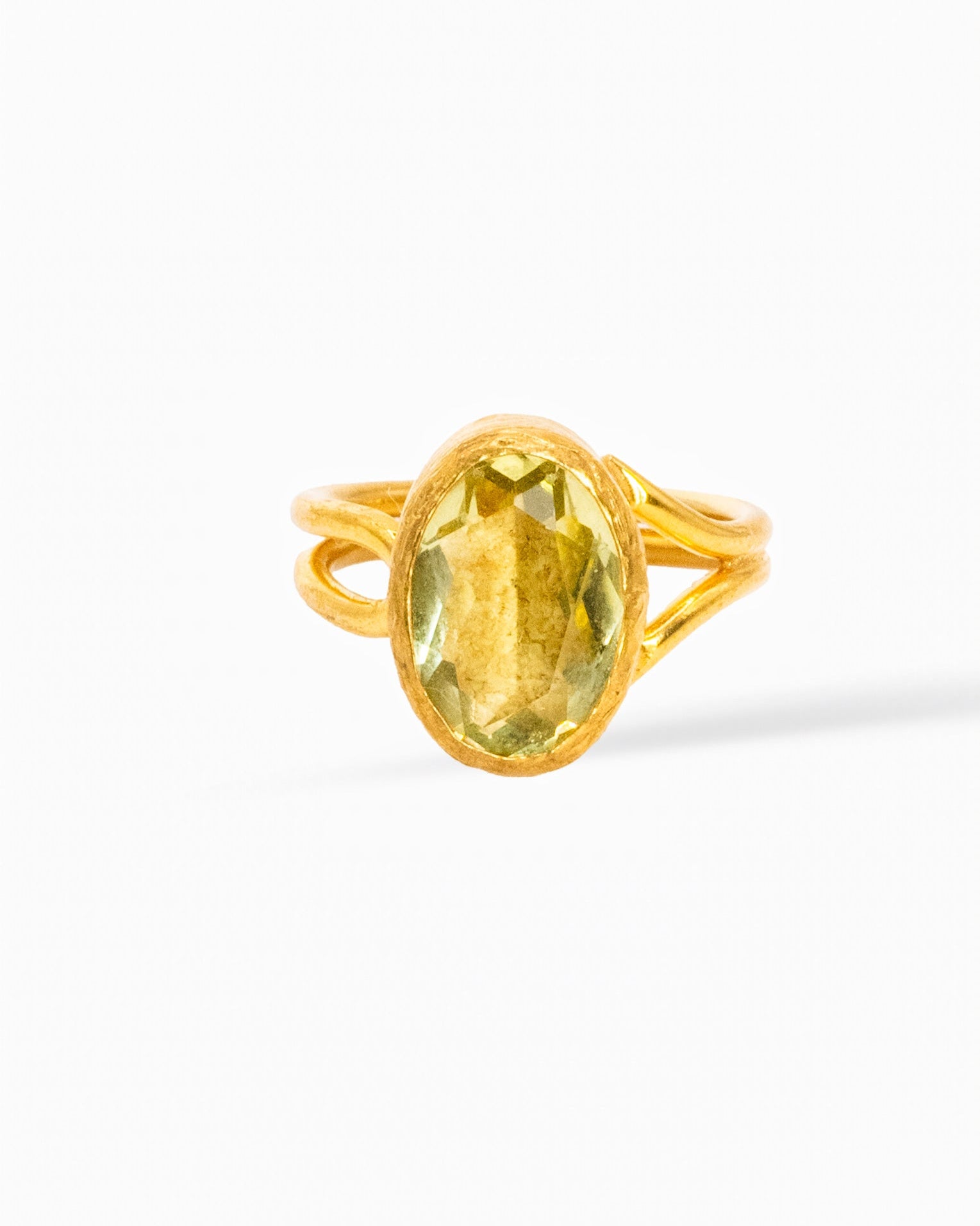 Golden Honey Gem Ring – Faceted Oval Elegance