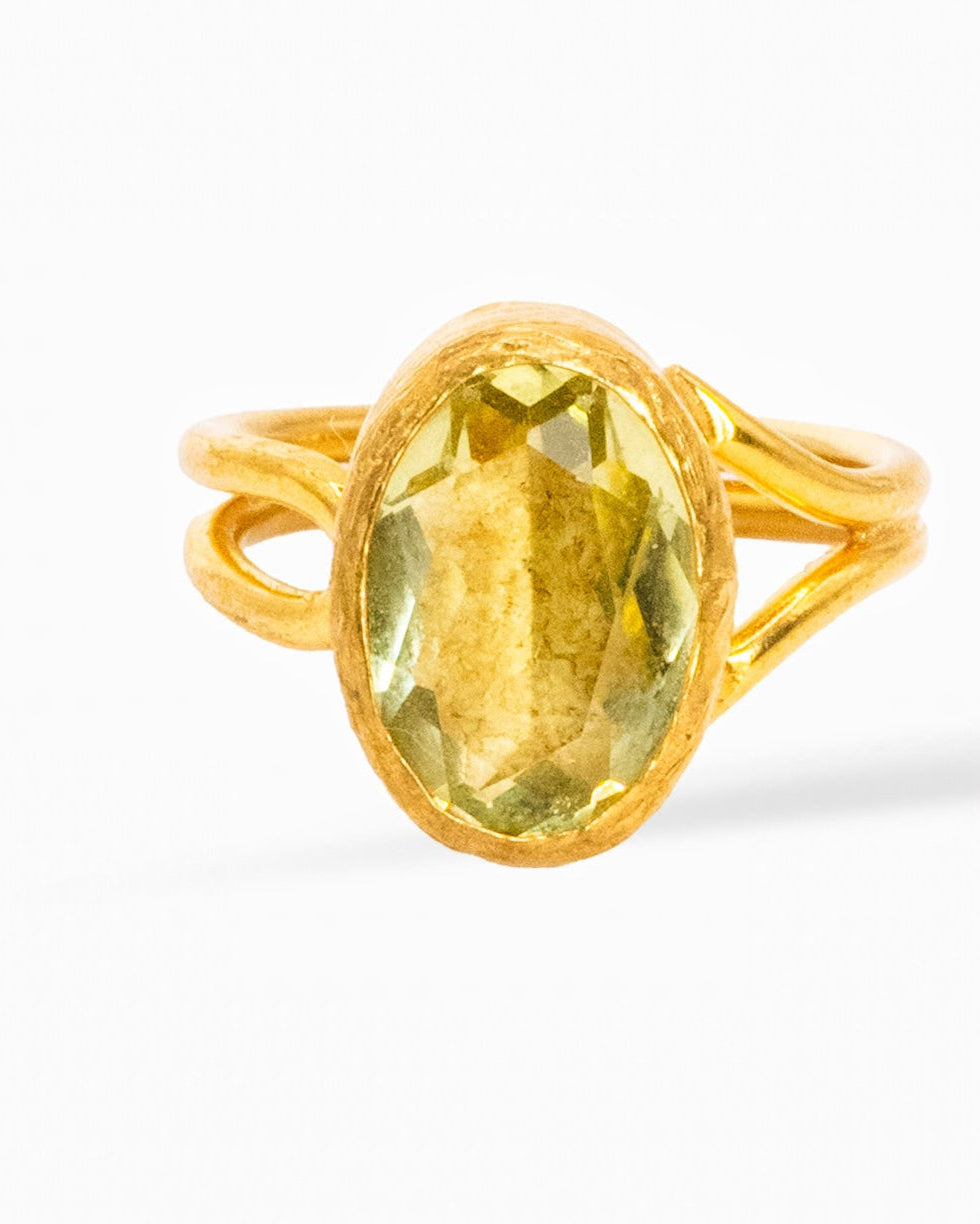 Golden Honey Gem Ring – Faceted Oval Elegance