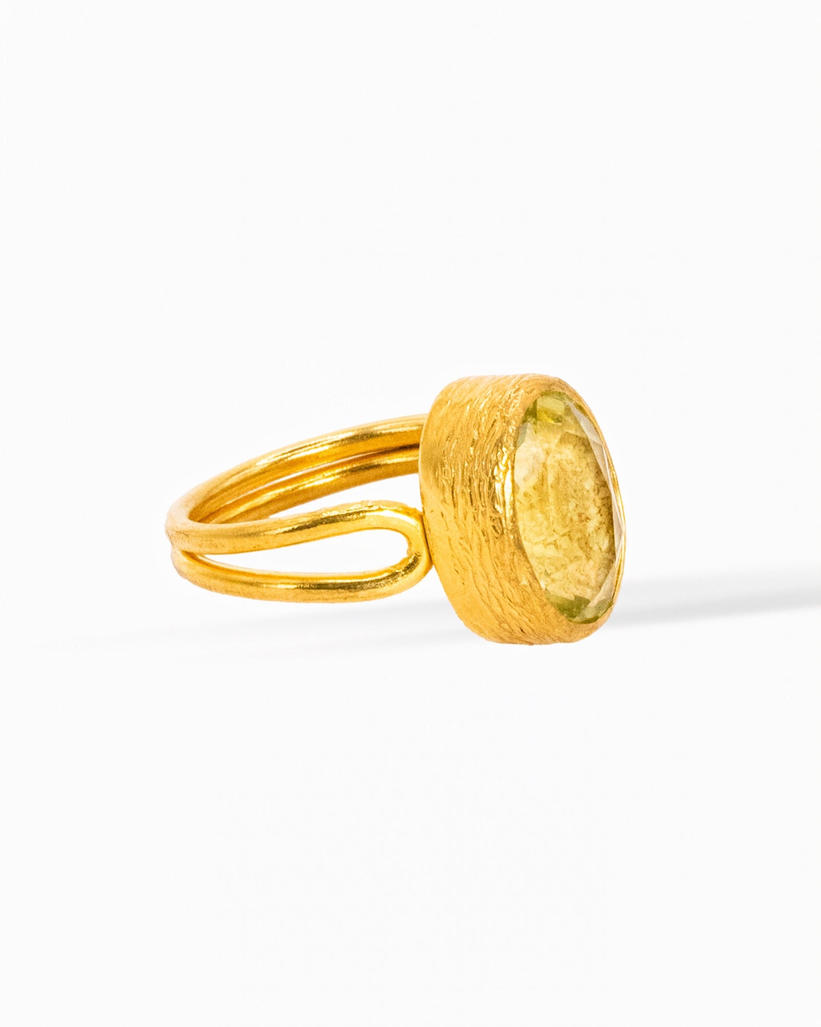 Golden Honey Gem Ring – Faceted Oval Elegance