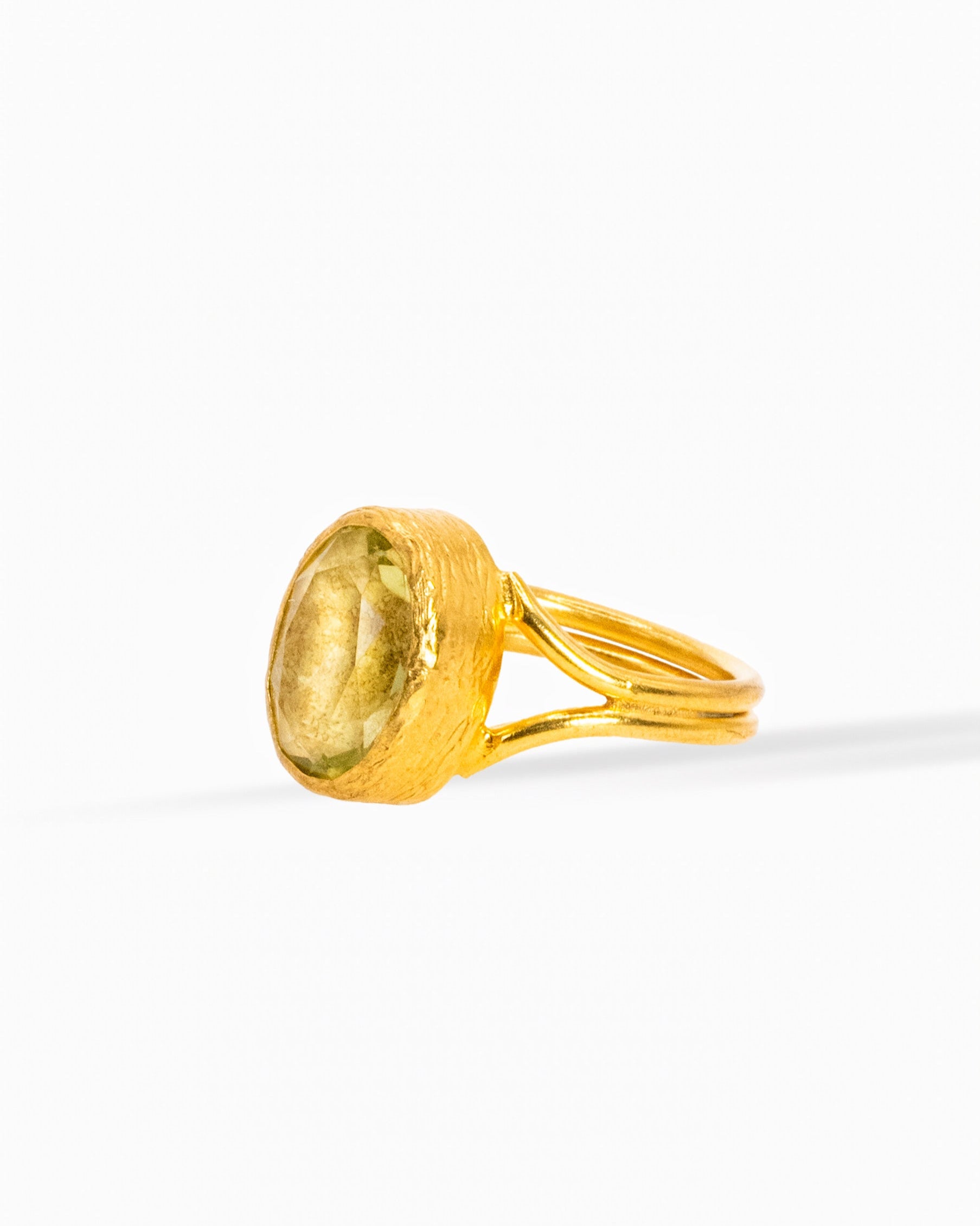 Golden Honey Gem Ring – Faceted Oval Elegance