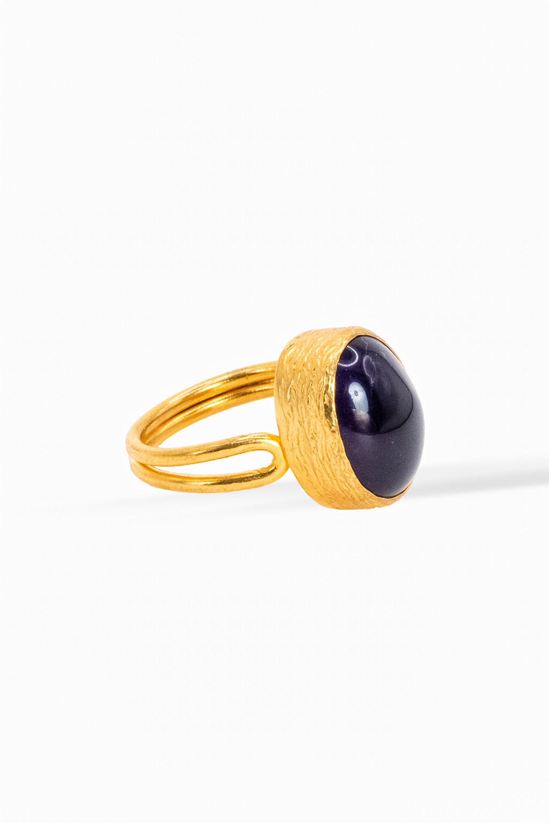 Violet Cabochon Ring – Gold Oval Setting