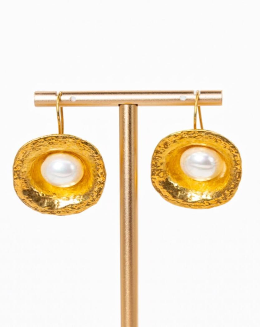 Golden Orbit with Center Pearl