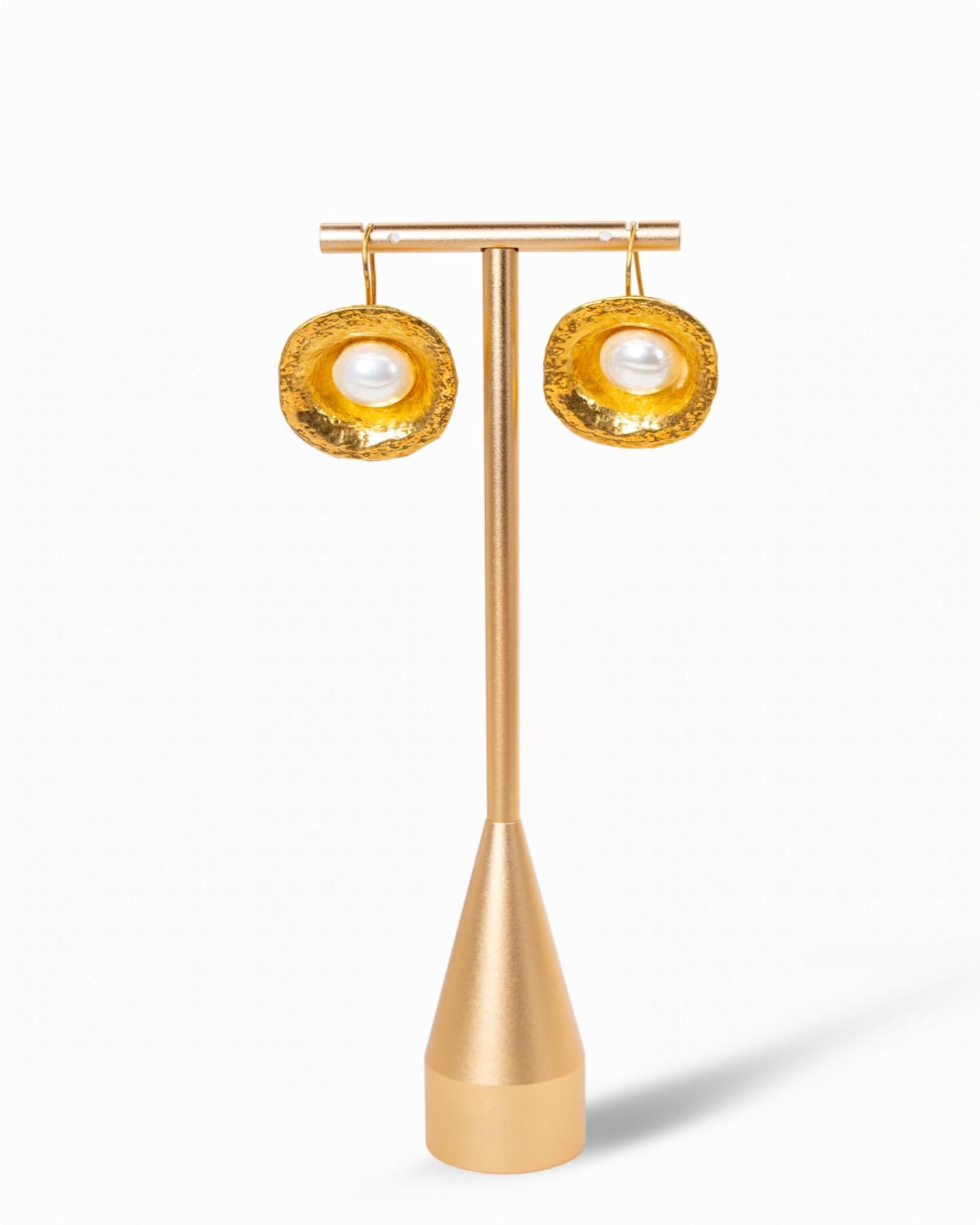 Golden Orbit with Center Pearl