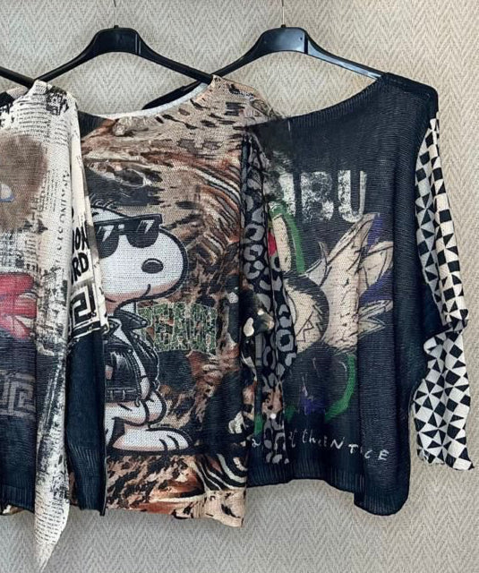 Artistic Graphic Lightweight Sweater – Playful & Unique Prints