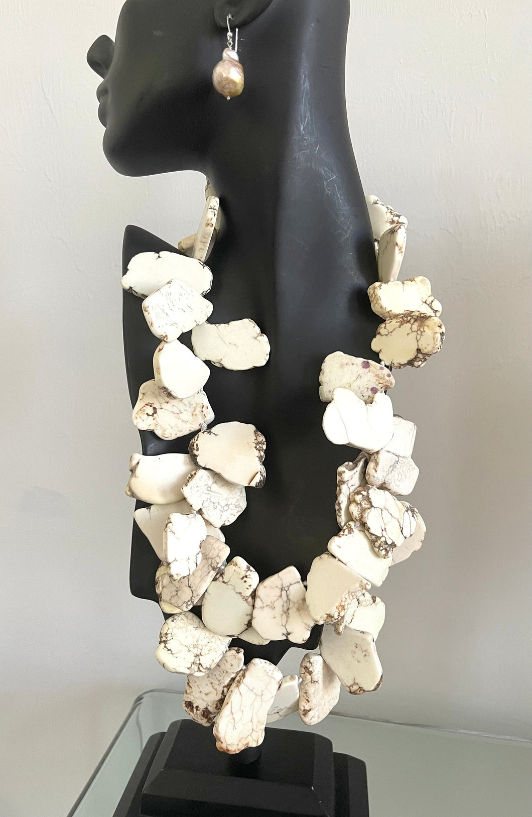 Howlite Slices Ruffle Necklace